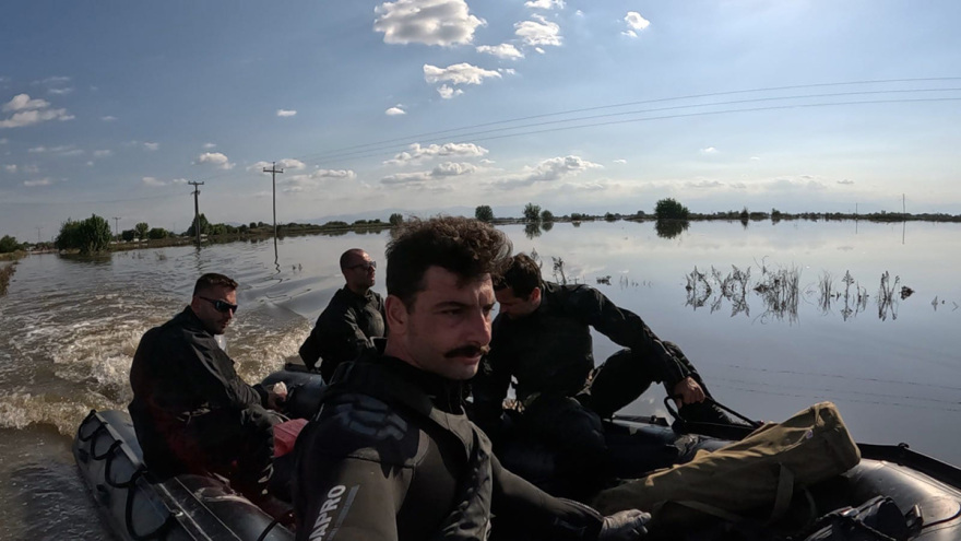 Κακοκαιρία Daniel: Αργεί να έρθει η επόμενη μέρα - «Ποτάμι» η εθνική οδός, στις λάσπες τα χωριά του κάμπου