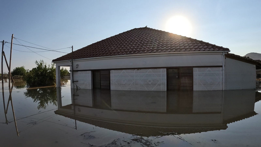 Κακοκαιρία Daniel: Αργεί να έρθει η επόμενη μέρα - «Ποτάμι» η εθνική οδός, στις λάσπες τα χωριά του κάμπου