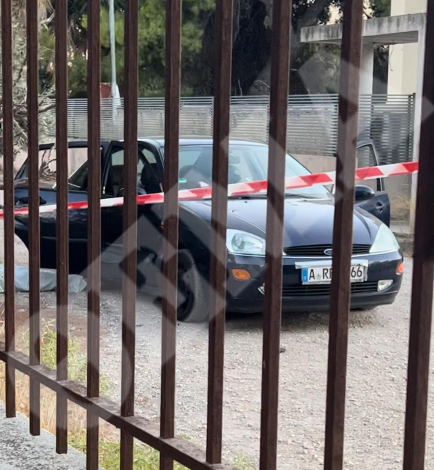  Λουτρό αίματος στη Λούτσα: Σε αυτό το αυτοκίνητο με πινακίδα RR-6666 βρέθηκαν οι 5 από τους 6 νεκρούς - Δείτε βίντεο