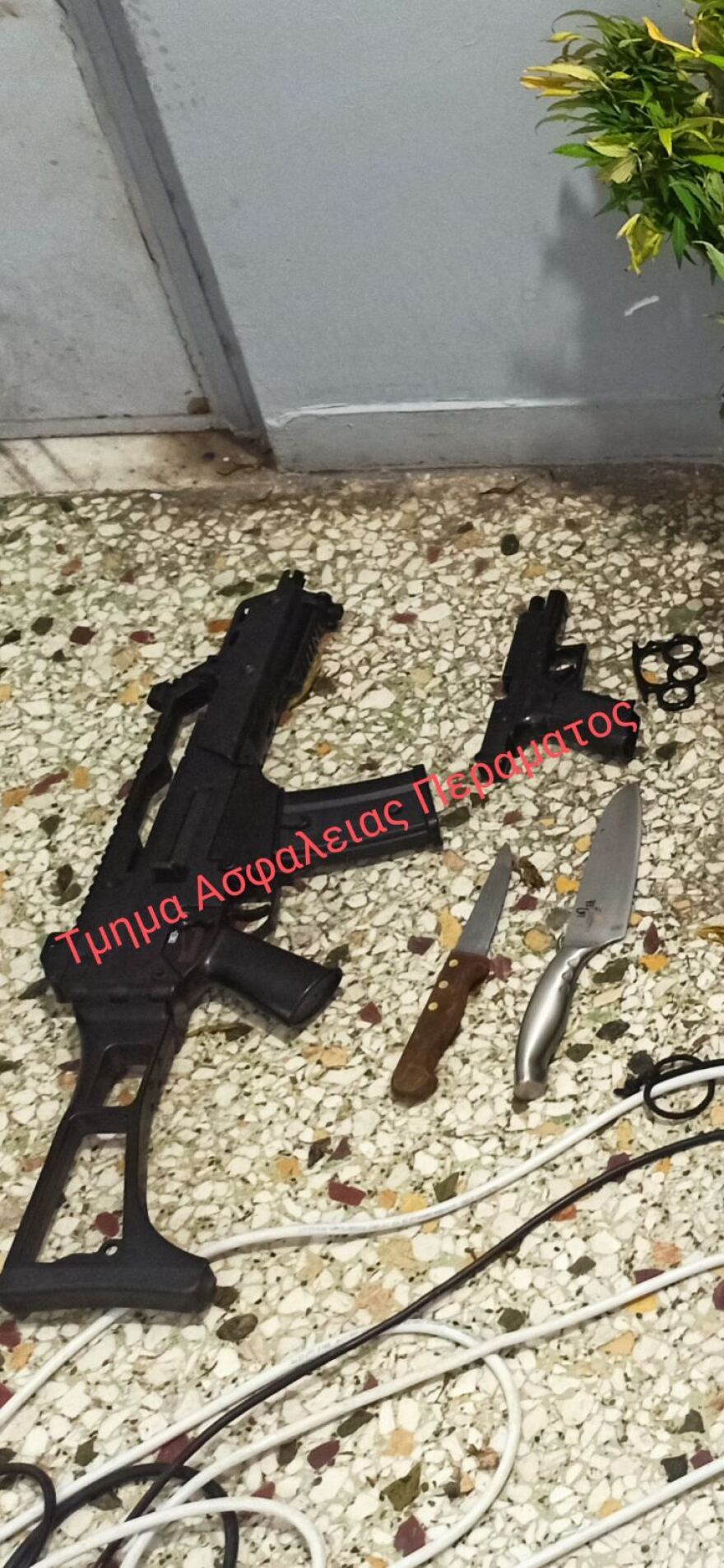 Πέραμα: Το ενδοοικογενειακό επεισόδιο πατέρα - γιου «αποκάλυψε» φυτεία κάνναβης