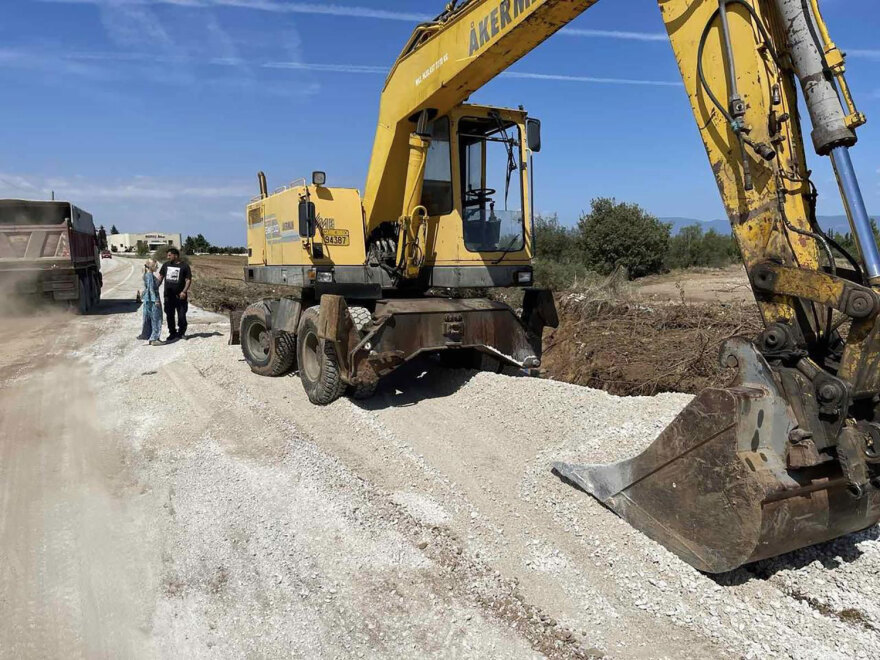 Πλημμύρες στη Θεσσαλία: Πυρετώδεις εργασίες από στρατό και περιφέρεια στο οδικό δίκτυο του Πηλίου