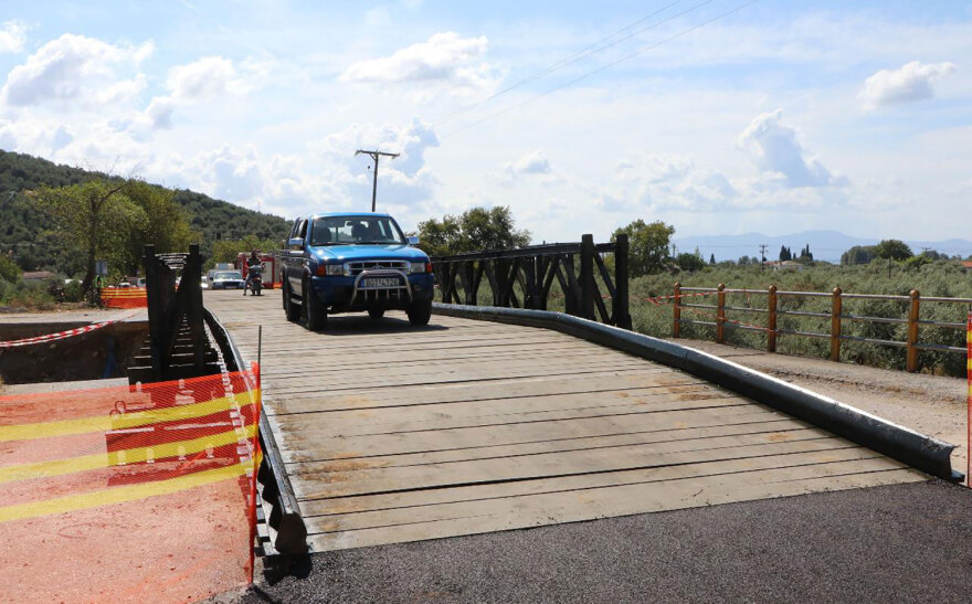 Πλημμύρες στη Θεσσαλία: Πυρετώδεις εργασίες από στρατό και περιφέρεια στο οδικό δίκτυο του Πηλίου