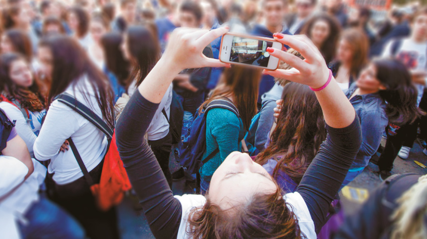 Τζόναθαν Χάιντ / Ενα συγκλονιστικό βιβλίο:  «Τα smartphones βλάπτουν την ψυχική υγεία των παιδιών»