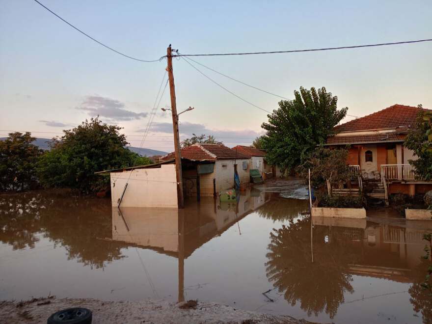 Λάρισα: Πνιγμένο στις λάσπες και τα νερά το χωριό Κουτσόχερο - Δείτε φωτογραφίες