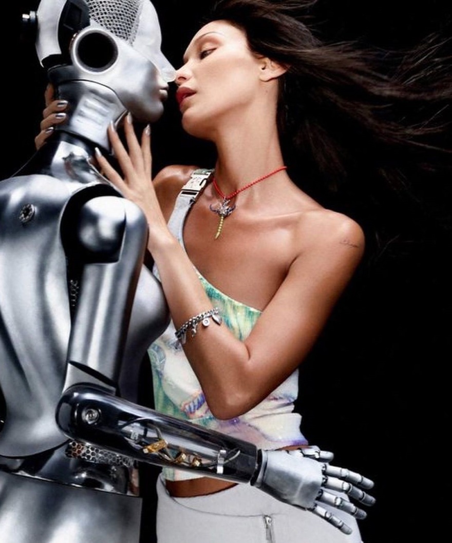 Μπέλα Χαντίντ: Αγνώριστη και… φαλακρή η 26χρονη καλλονή