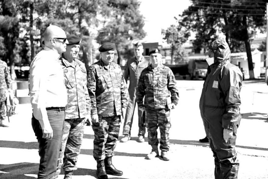 Δένδιας: Ο στρατός έστησε 5 σταθμούς απολύμανσης για προσωπικό και πολίτες στη Θεσσαλία