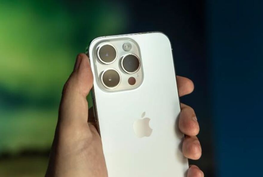 Apple: Και εγένετο iPhone 15: Από $799 η απλή έκδοση, $999 το Pro και $1.199 το Pro Max στις ΗΠΑ