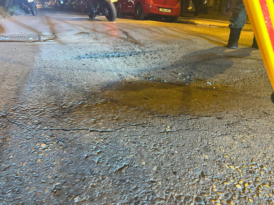 Καθίζηση στο οδόστρωμα της οδού Σκρα στην Καλλιθέα – Διακόπηκε η κυκλοφορία