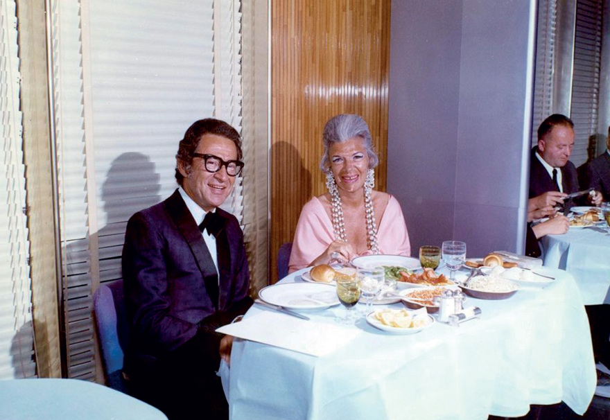 Η Άϊρις Άπφελ συμπλήρωσε 102 χρόνια ζωής: Η φάρμα, η επιτυχία και η αγαπημένη της συνήθεια