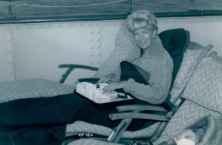 Η Άϊρις Άπφελ συμπλήρωσε 102 χρόνια ζωής: Η φάρμα, η επιτυχία και η αγαπημένη της συνήθεια