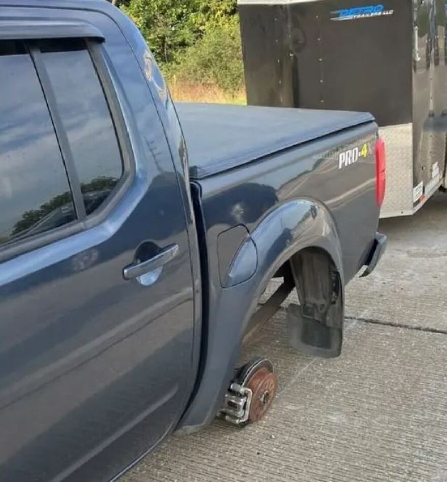 ΗΠΑ: Τραγικός θάνατος για γυναίκα - Λάστιχο αυτοκινήτου καρφώθηκε στο παρμπρίζ του ΙΧ της