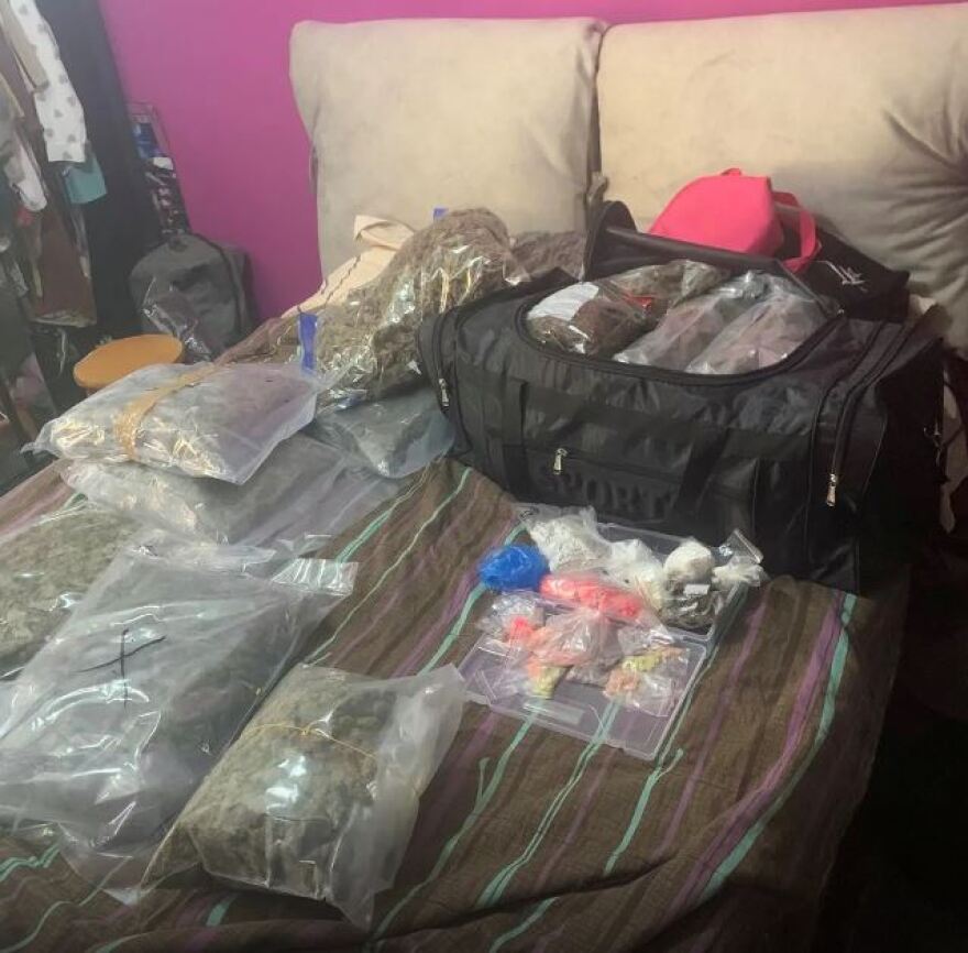 Καλαμάτα: Κατασχέθηκαν πάνω από 25 κιλά κάνναβης και 566 δισκία ecstasy - Έγιναν δύο συλλήψεις