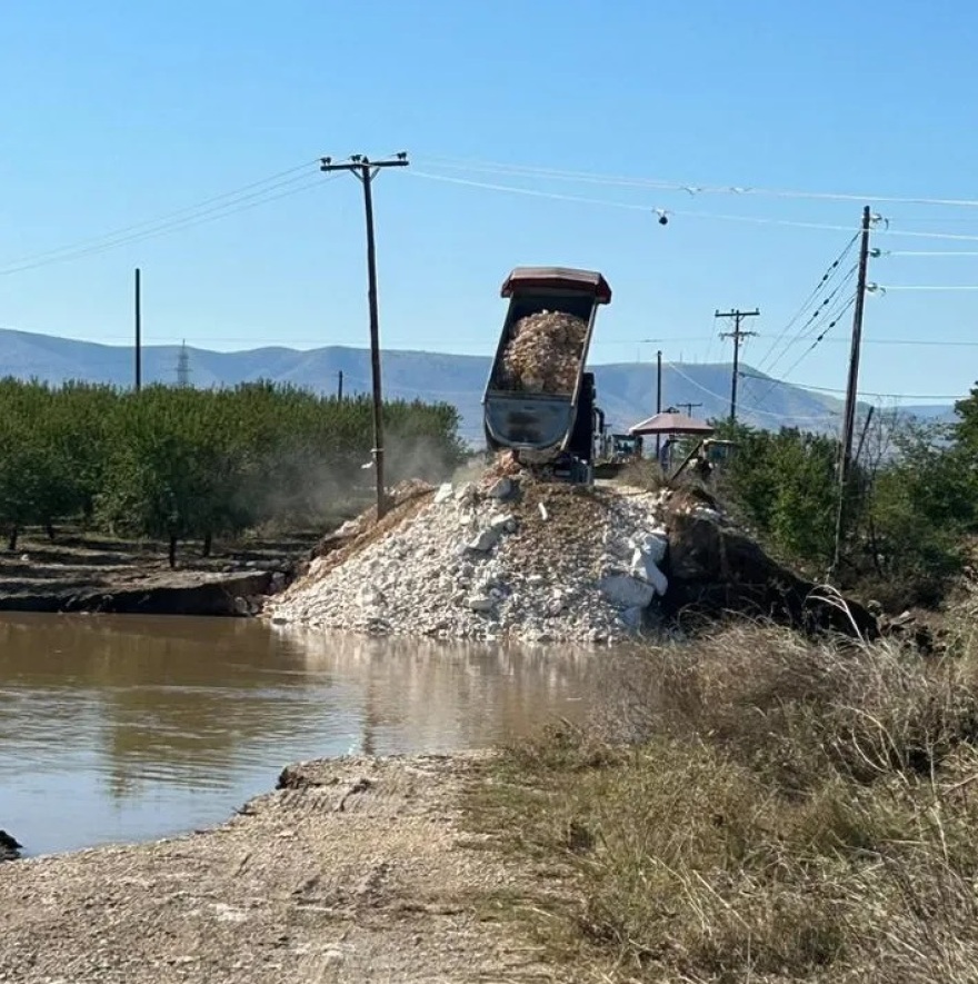 Κακοκαιρία «Daniel»: Τροχαίο στην εθνική οδό Λάρισας - Τρικάλων που δόθηκε ξανά από χθες στην κυκλοφορία