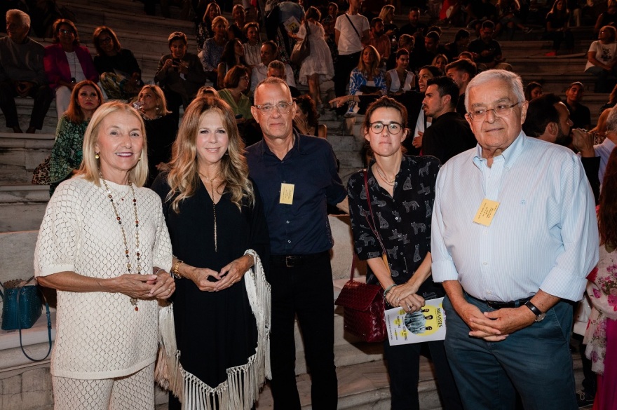 Τομ Χανκς: Με τη Ρίτα Γουίλσον στη συναυλία των «Μελισσών» - Δείτε βίντεο και φωτογραφίες