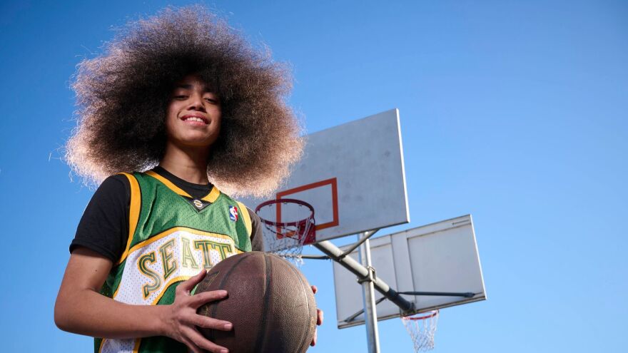 Ρεκόρ Γκίνες: Η μεγαλύτερη αφάνα, ο πιο μεγάλος ταύρος, τα περισσότερα φλεγόμενα χούλα χουπ και η 73χρονη Ninja Warrior