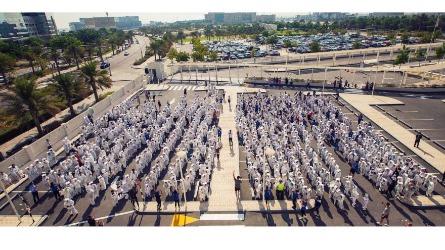 Ρεκόρ Γκίνες: Η μεγαλύτερη αφάνα, ο πιο μεγάλος ταύρος, τα περισσότερα φλεγόμενα χούλα χουπ και η 73χρονη Ninja Warrior