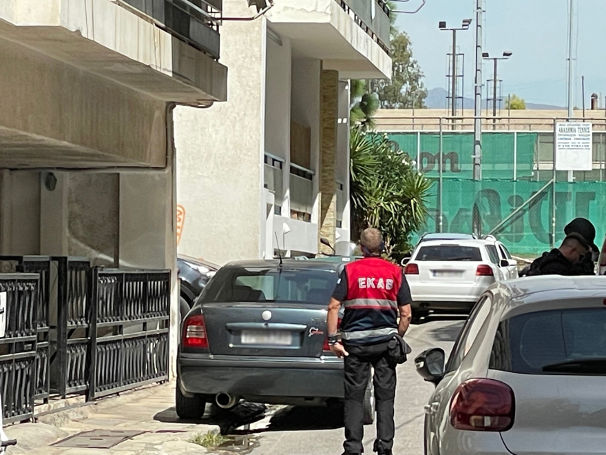 Συναγερμός στην ΕΛΑΣ: Συνελήφθη ο ένοπλος που ταμπουρώθηκε στο διαμέρισμά του στου Ζωγράφου και πυροβολούσε στον αέρα