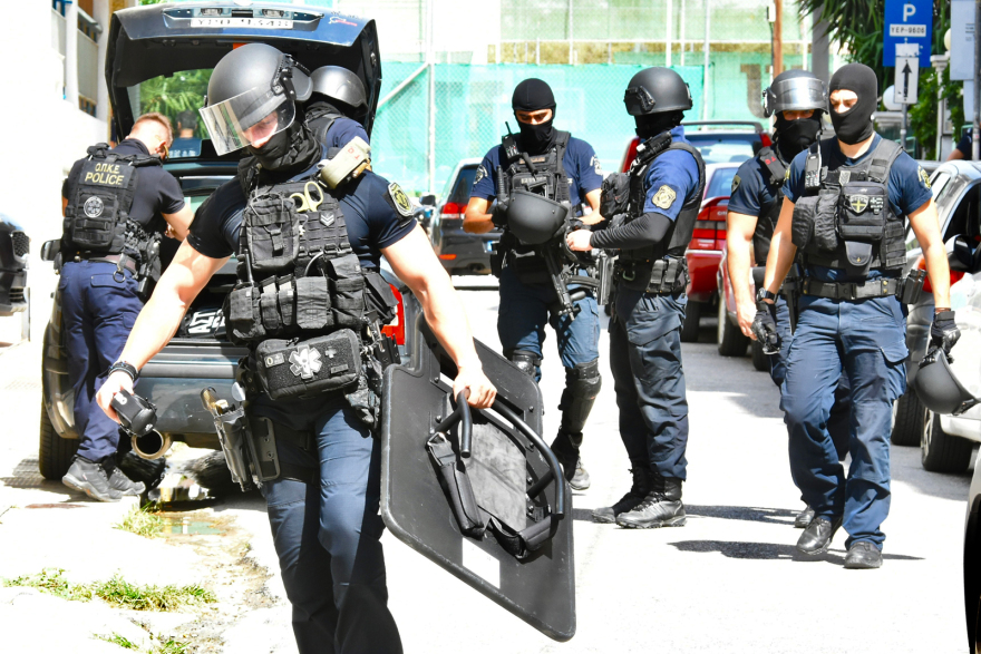 Συναγερμός στην ΕΛΑΣ: Συνελήφθη ο ένοπλος που ταμπουρώθηκε στο διαμέρισμά του στου Ζωγράφου και πυροβολούσε στον αέρα