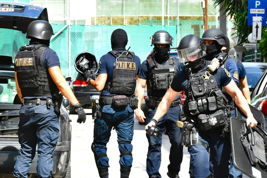 Συναγερμός στην ΕΛΑΣ: Συνελήφθη ο ένοπλος που ταμπουρώθηκε στο διαμέρισμά του στου Ζωγράφου και πυροβολούσε στον αέρα