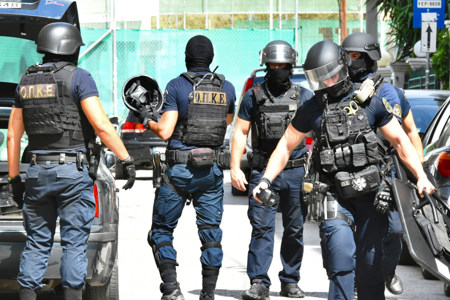 Συναγερμός στην ΕΛΑΣ: Συνελήφθη ο ένοπλος που ταμπουρώθηκε στο διαμέρισμά του στου Ζωγράφου και πυροβολούσε στον αέρα