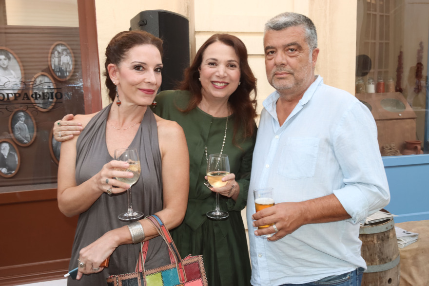 Πανθέοι: Φωτογραφίες από τη συνάντηση των συντελεστών λίγο πριν την πρεμιέρα 