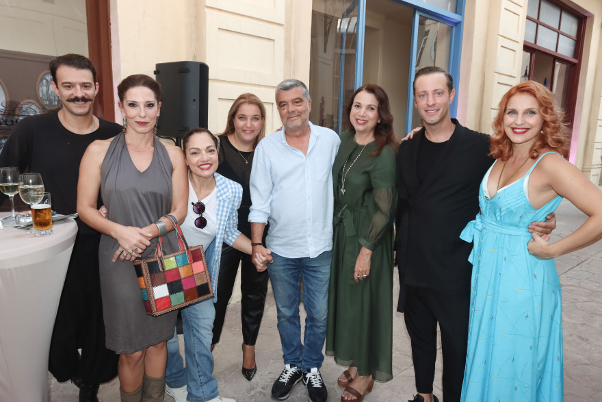 Πανθέοι: Φωτογραφίες από τη συνάντηση των συντελεστών λίγο πριν την πρεμιέρα 