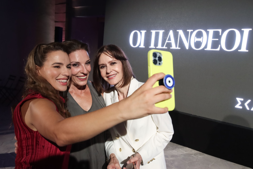 Πανθέοι: Φωτογραφίες από τη συνάντηση των συντελεστών λίγο πριν την πρεμιέρα 