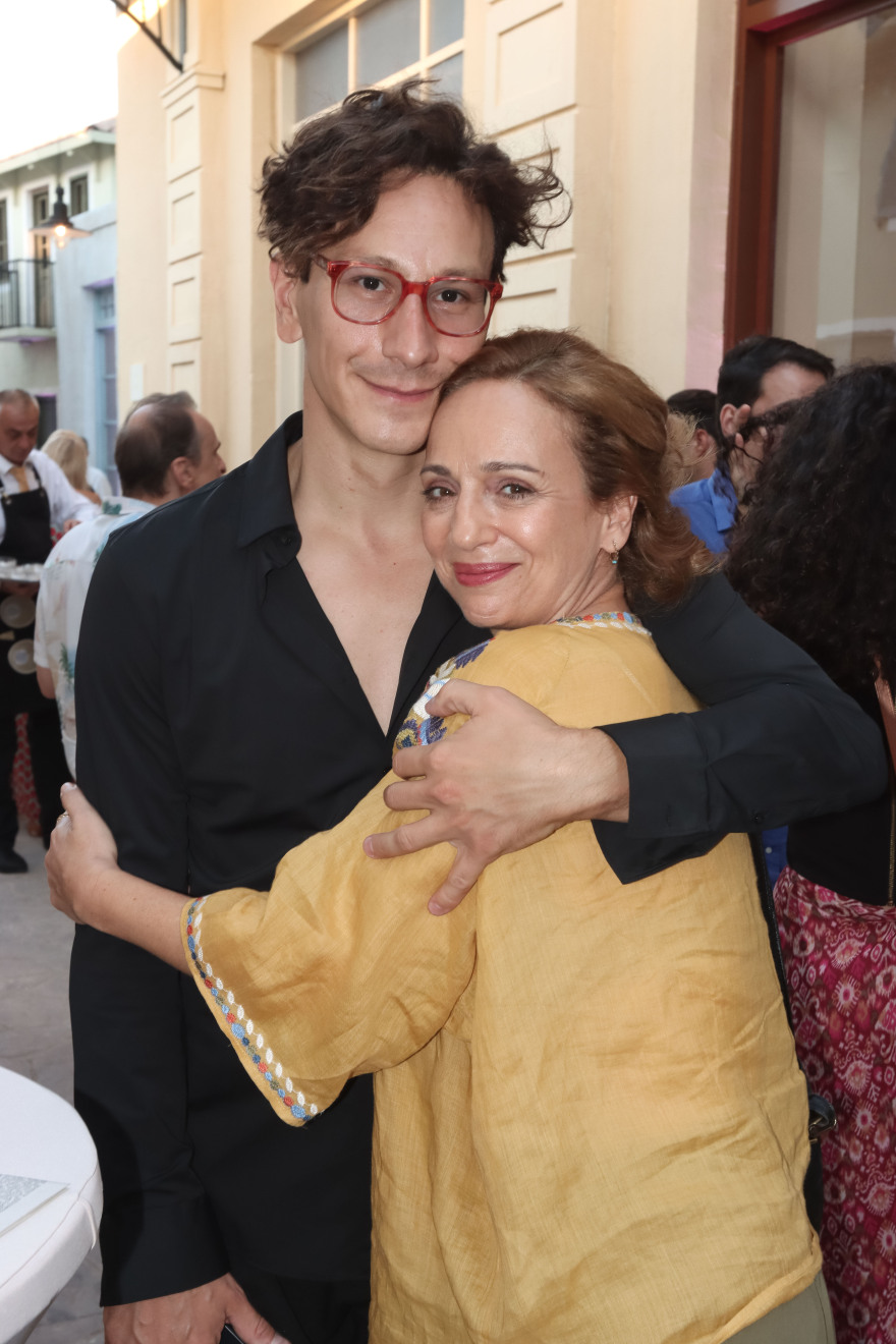 Πανθέοι: Φωτογραφίες από τη συνάντηση των συντελεστών λίγο πριν την πρεμιέρα 