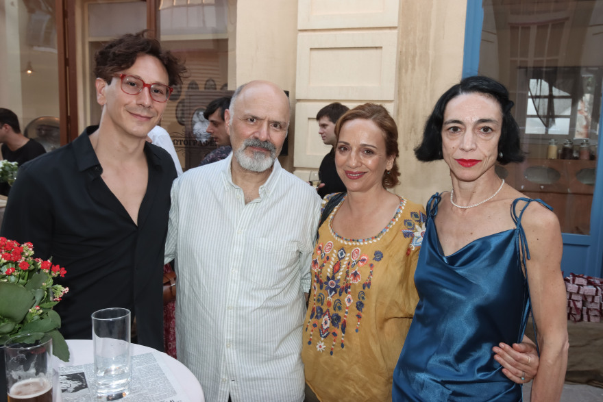 Πανθέοι: Φωτογραφίες από τη συνάντηση των συντελεστών λίγο πριν την πρεμιέρα 