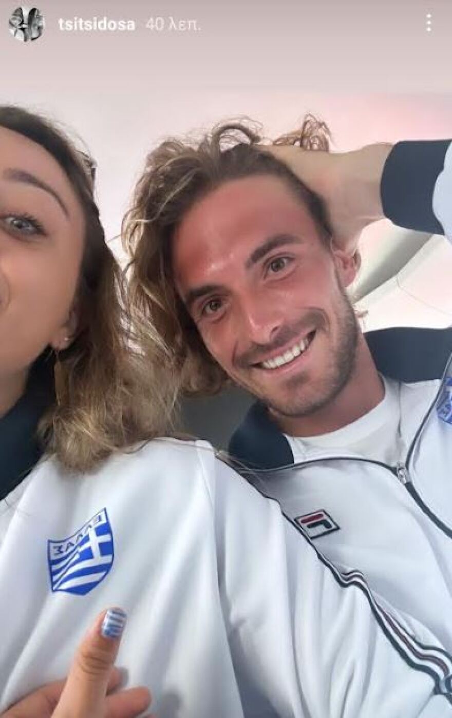 Πάουλα Μπαντόσα: Με φόρμα της Εθνικής Ελλάδας και γαλανόλευκα νύχια το κορίτσι του Τσιτσιπά - Φωτογραφία 