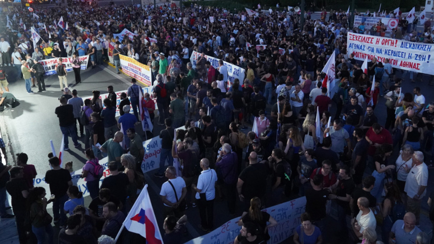 Διαδήλωση του ΚΚΕ στο Σύνταγμα - Ο Κουτσούμπας καλεί την κυβέρνηση να πάρει πίσω το «αντεργατικό νομοσχέδιο»