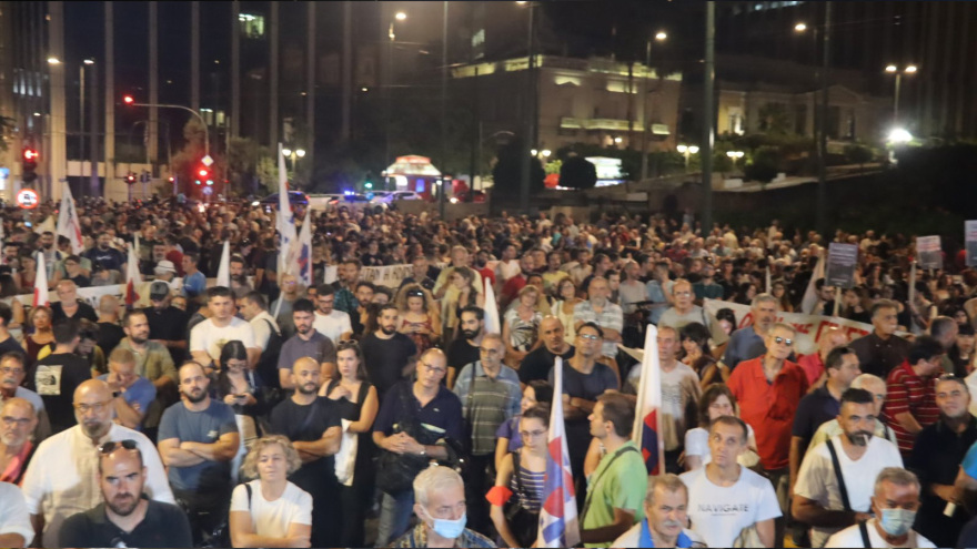 Διαδήλωση του ΚΚΕ στο Σύνταγμα - Ο Κουτσούμπας καλεί την κυβέρνηση να πάρει πίσω το «αντεργατικό νομοσχέδιο»