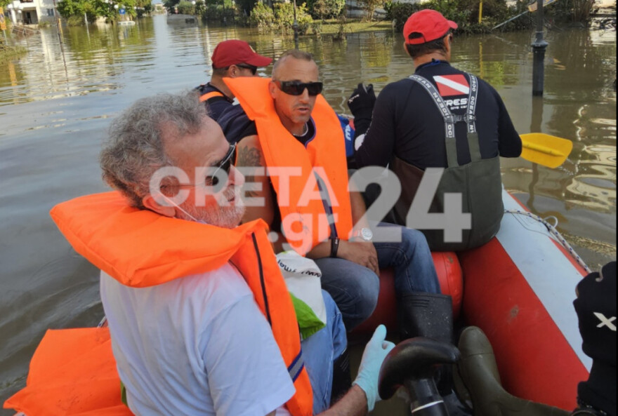 Κακοκαιρία «Daniel»: Άνδρες της 3ης ΕΜΑΚ διέσωσαν παραπληγικό αγόρι - Δείτε συγκλονιστικό βίντεο και φωτογραφίες