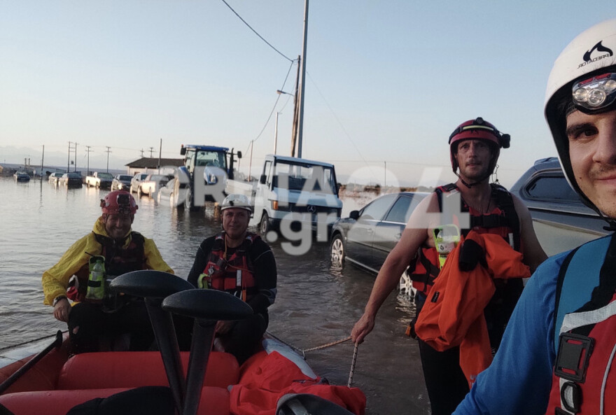 Κακοκαιρία «Daniel»: Άνδρες της 3ης ΕΜΑΚ διέσωσαν παραπληγικό αγόρι - Δείτε συγκλονιστικό βίντεο και φωτογραφίες