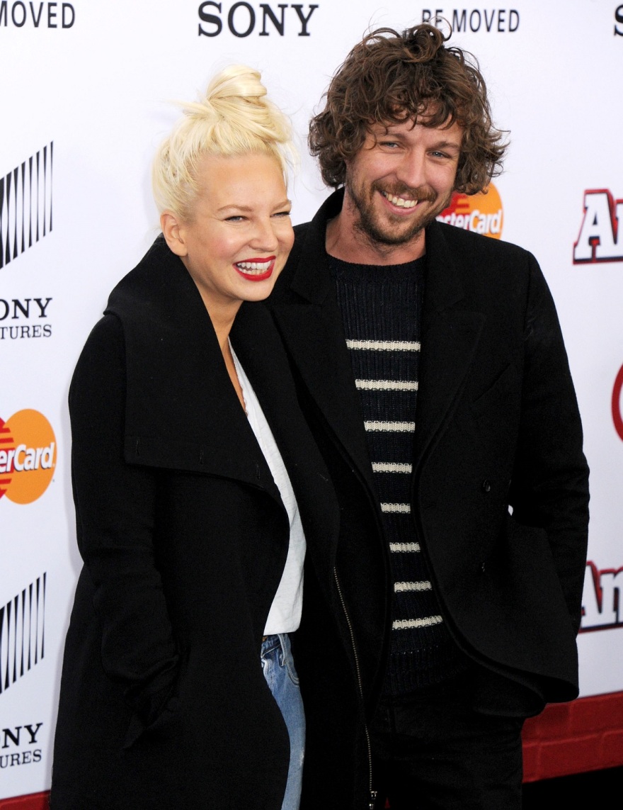 Sia για το διαζύγιό της: «Με βύθισε στο σκοτάδι και βρέθηκα καθηλωμένη στο κρεβάτι μου για τρία αγωνιώδη χρόνια»