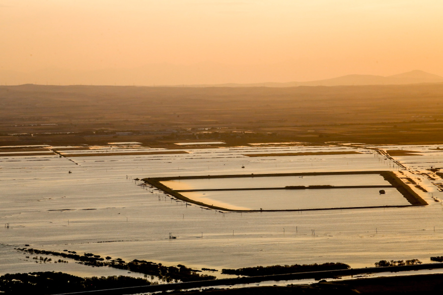 Κακοκαιρία Daniel: Απέραντη λίμνη ο θεσσαλικός κάμπος - Εικόνες που κόβουν την ανάσα