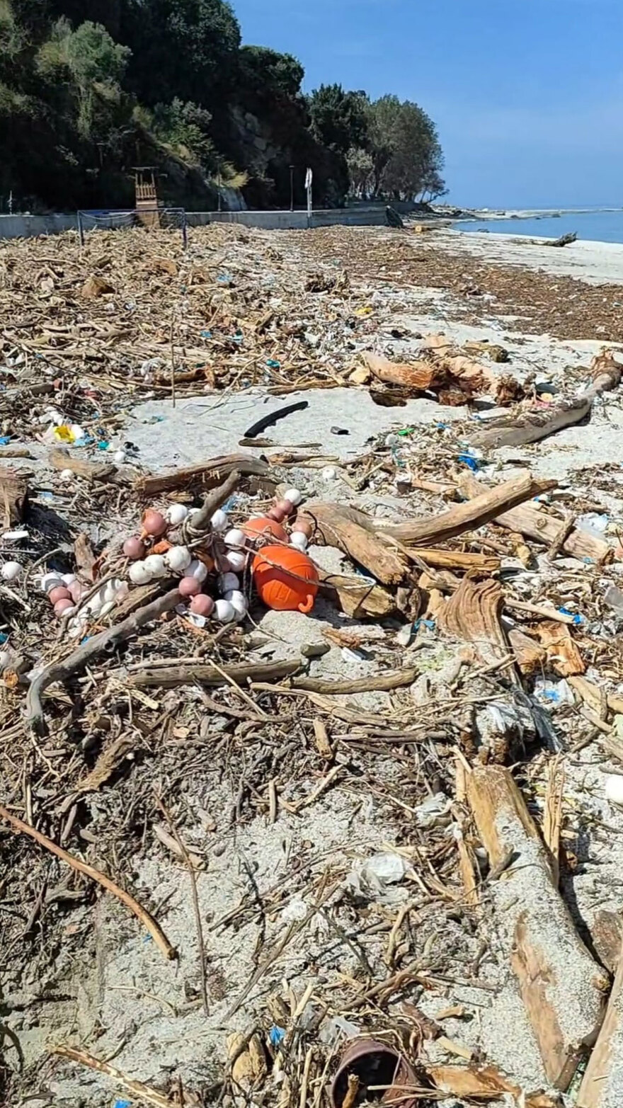 Typhoon Project: Ο «Τυφώνας» που καθάρισε τις ακτές του Πηλίου μετά το πέρασμα της κακοκαιρίας Daniel