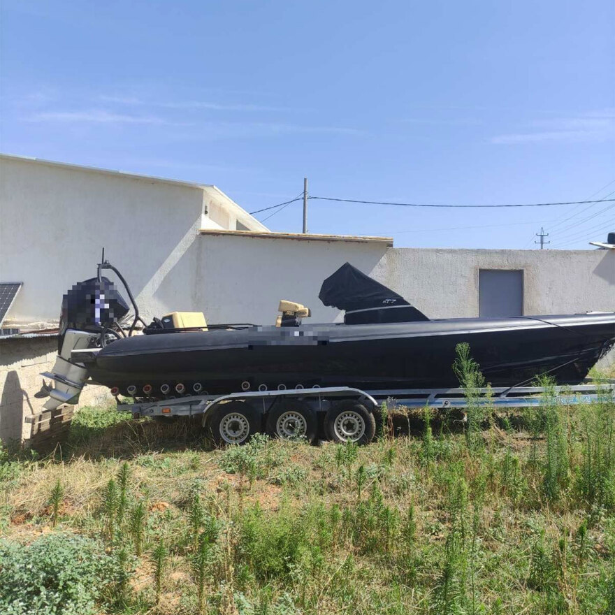 Έκλεψαν φουσκωτό από τη Βουλιαγμένη και βρέθηκε... στα Άνω Λιόσια - Δείτε φωτογραφίες