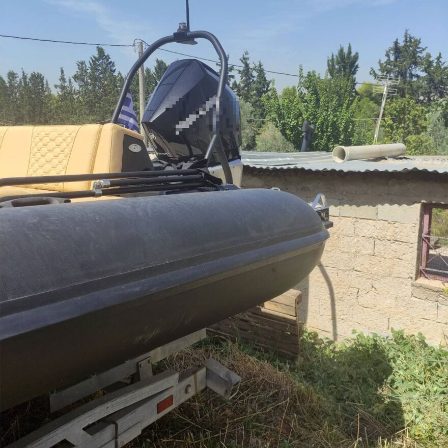 Έκλεψαν φουσκωτό από τη Βουλιαγμένη και βρέθηκε... στα Άνω Λιόσια - Δείτε φωτογραφίες