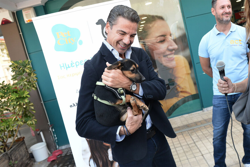 Ο Νίκος Χαρδαλιάς στην 11η Ημέρα Υιοθεσίας του Pet City - Topetmou.gr στηρίζει την προσπάθεια να βρεθεί σπίτι για κάθε αδέσποτο