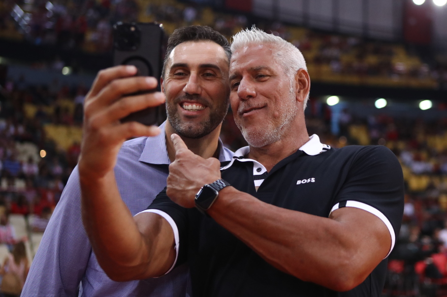 Δάκρυσε ο Σπανούλης - Η θρυλική φανέλα  με το Νο7 στον ουρανό του ΣΕΦ - «Αφιερώνω την καριέρα στον πατέρα μου που έχασα στα 15» - Βίντεο