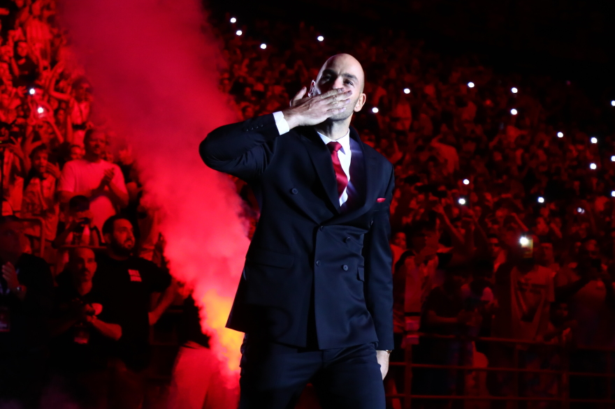 Δάκρυσε ο Σπανούλης - Η θρυλική φανέλα  με το Νο7 στον ουρανό του ΣΕΦ - «Αφιερώνω την καριέρα στον πατέρα μου που έχασα στα 15» - Βίντεο