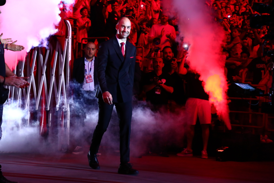 Δάκρυσε ο Σπανούλης - Η θρυλική φανέλα  με το Νο7 στον ουρανό του ΣΕΦ - «Αφιερώνω την καριέρα στον πατέρα μου που έχασα στα 15» - Βίντεο