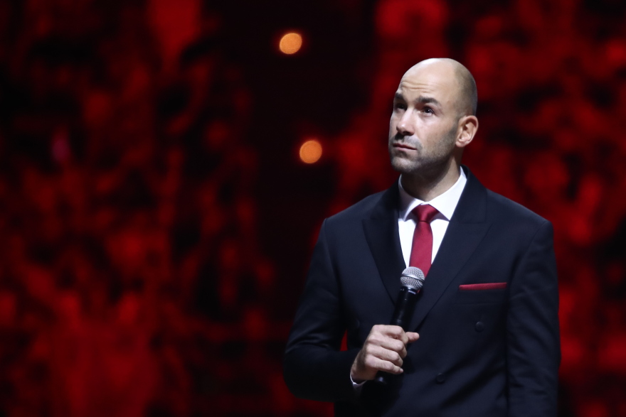 Δάκρυσε ο Σπανούλης - Η θρυλική φανέλα  με το Νο7 στον ουρανό του ΣΕΦ - «Αφιερώνω την καριέρα στον πατέρα μου που έχασα στα 15» - Βίντεο