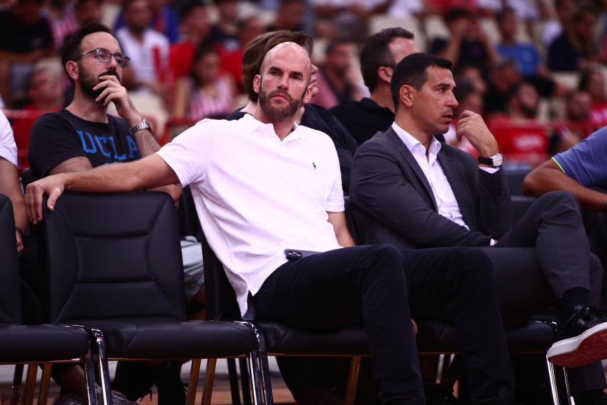 Δάκρυσε ο Σπανούλης - Η θρυλική φανέλα  με το Νο7 στον ουρανό του ΣΕΦ - «Αφιερώνω την καριέρα στον πατέρα μου που έχασα στα 15» - Βίντεο