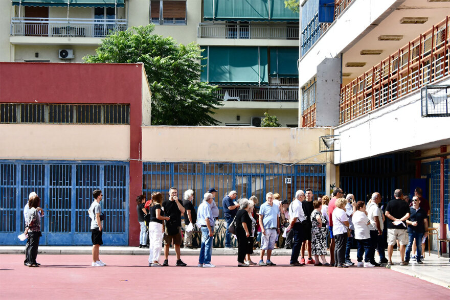 ΣΥΡΙΖΑ: «Ουρές» στα εκλογικά τμήματα - Έχουν ψηφίσει 70.607, 17.019 τα νέα μέλη