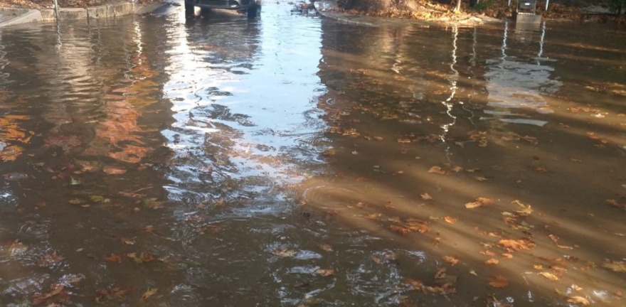 Ιωάννινα: Ολιγόλεπτο μπουρίνι πλημμύρισε τους δρόμους - Δείτε βίντεο και φωτογραφίες