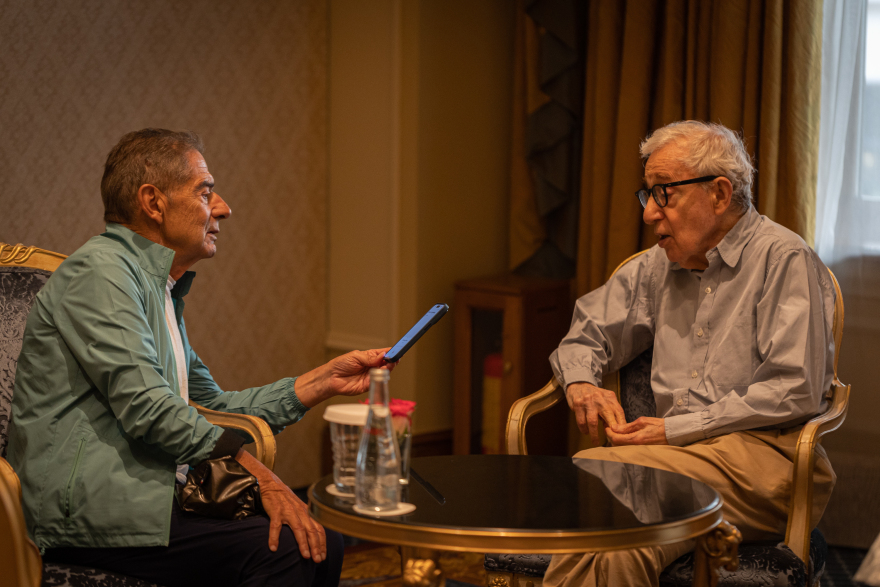 Ο Γούντι Αλεν στον Δανίκα - «Πάντα ποθούμε αυτό που δεν έχουμε: Τη γυναίκα του άλλου»