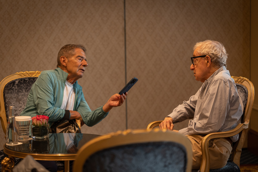 Ο Γούντι Αλεν στον Δανίκα - «Πάντα ποθούμε αυτό που δεν έχουμε: Τη γυναίκα του άλλου»