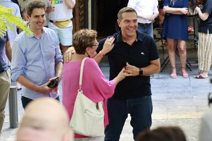 Τσίπρας: Πήγε να ψηφίσει για την διαδοχή του στον ΣΥΡΙΖΑ στο σχολείο του γιου του